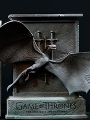 carti George R R Martin shutterstock 683166877 descopera 1024x576